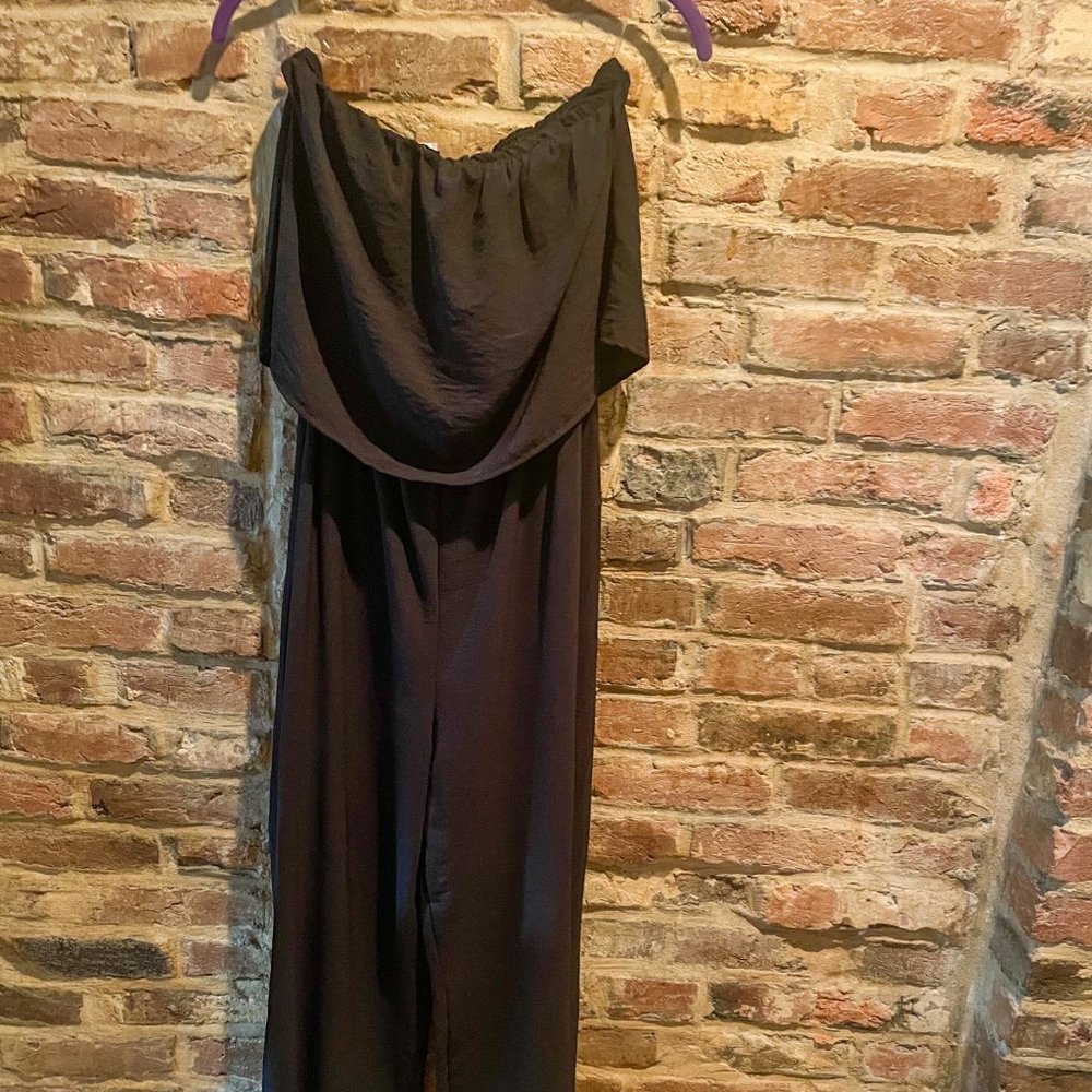 Perfect for vacay black flowy jumpsuit size small
